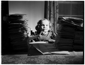 Girl receives mail from Examiner readers, 1952
