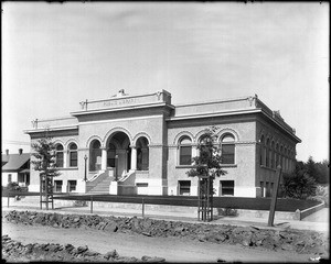 Exterior view of the Pomona Public Library, shown from the right, ca.1900