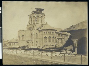 Exterior view of the ruins of the Memorial Church at Stanford University after the 1906 earthquake, ca.1906