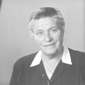 Helen Madsen, b. 25. 04. 1888 in København. Teacher 1910. Teacher in København 1910-19. Emissio