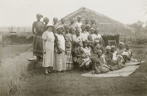 Miss Brazier's compound women, Nigeria, ca. 1935