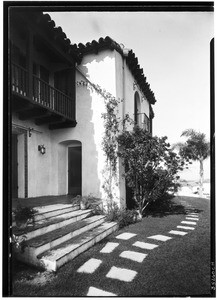 Exterior view of the residence of Harry Schoenbum in Hollywood, June 28, 1926