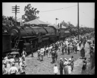 Crowd gathered near Southern Pacific "Prosperity Special" train, Los Angeles, 1922