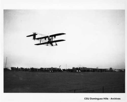 Wright Model B biplane in flight