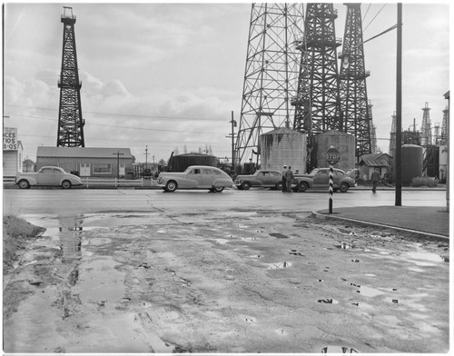 Oil wells, Cameron Pl. and Long Beach Blvd