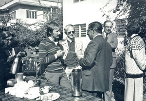 Kathmandu, Nepal. Fra UMNs Eksekutiv Komitémøde, december 1984. Kaffepause i haven på UMNs hovedkontor