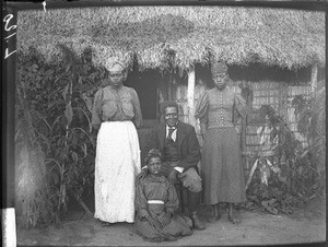 Group of African people, Mozambique, ca. 1901-1907