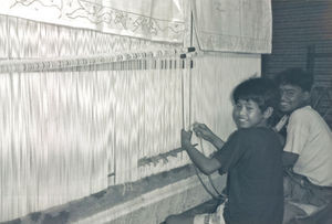 Børn arbejder under dårlige forhold på de mange tæppefabrikker rundt om i Nepal