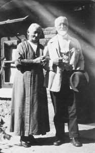 Conrad and Minna Bolwig in Fenghwangcheng, 1938