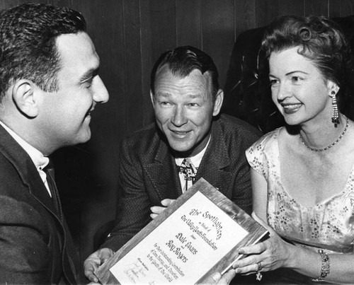 Roy Rogers/Dale Evans win award