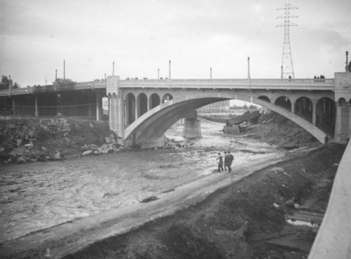L.A.River flooding, Dayton Avenue Bridge