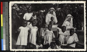 Morning rituals with the children, Mangembo, Congo, ca.1920-1940