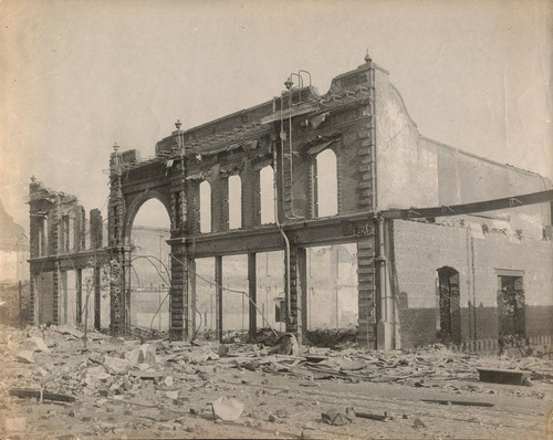 [Photograph of the Orpheum Theatre after the 1906 earthquake]