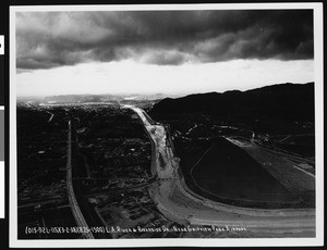 Flooded section of the Los Angeles River, near Griffith park airport, 1938