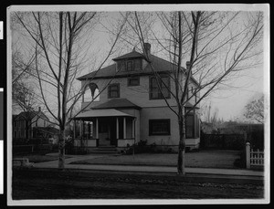 Exterior view of the Esrey residence in Hanford, 1900