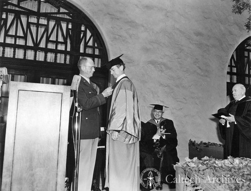 Linus Pauling receiving the Medal of Merit