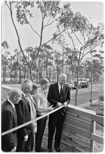 Pedestrian footbridge ribbon cutting ceremony