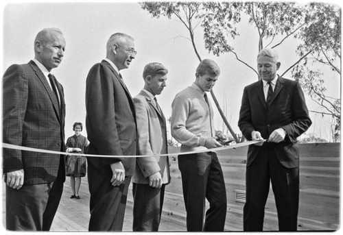 Pedestrian footbridge ribbon cutting ceremony