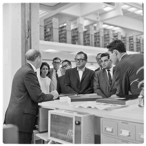 Mexican scholars tour the Undergraduate Library