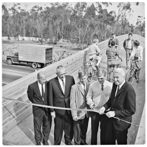 Pedestrian footbridge ribbon cutting ceremony