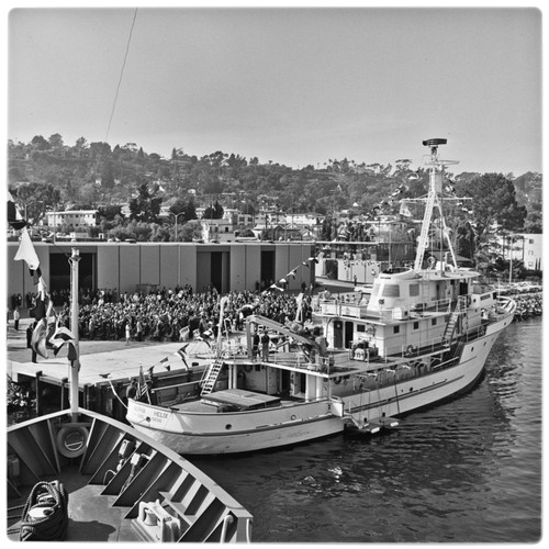 Chester W. Nimitz Marine Facility dedication ceremony, Alpha Helix (ship) and Thomas Washington (ship)