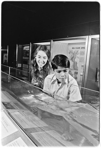 Wave generator at Scripps Aquarium