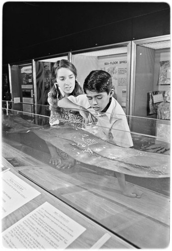 Wave generator at Scripps Aquarium