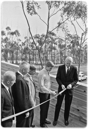 Pedestrian footbridge ribbon cutting ceremony