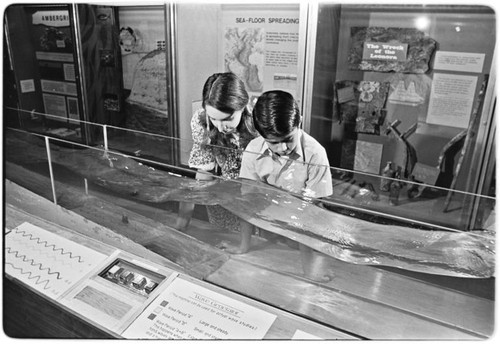 Wave generator at Scripps Aquarium