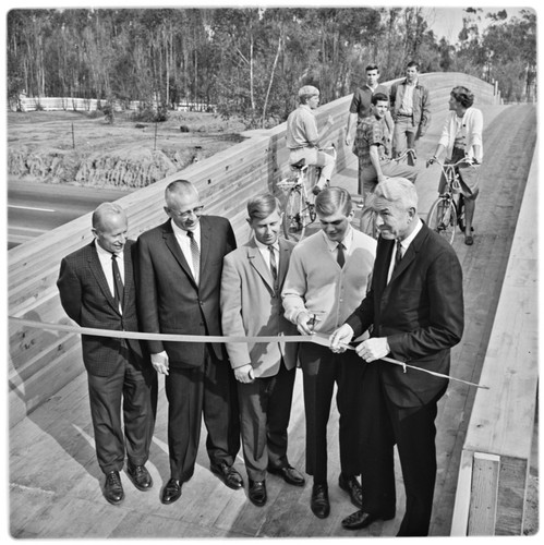 Pedestrian footbridge ribbon cutting ceremony