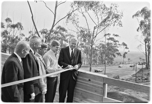 Pedestrian footbridge ribbon cutting ceremony