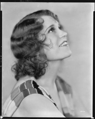 Peggy Hamilton modeling a hairstyle, 1929