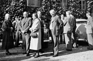 DMS Landsmøde i Assens,17. maj 1963. I billedet ses missionærer Hans Peter Hansen Kampp og Oluf Eie med frue