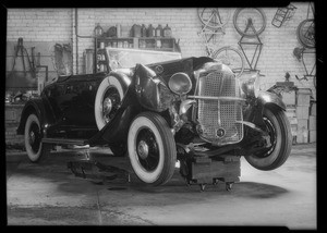 Mercedes sedan, Packard roadster, F.H. Hinst vs. Bertram Millhauser, Southern California, 1934