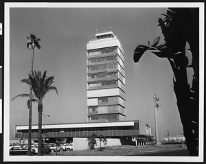 Control tower at the Los Angeles International Airport, in November 1961
