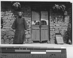 An elderly woman at Dalian, China, 1937