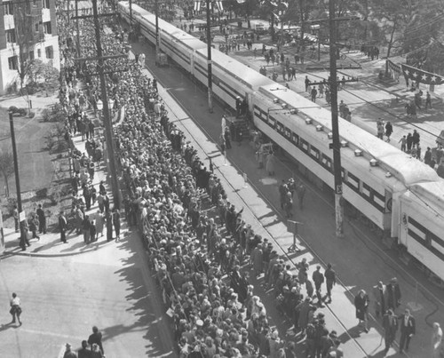 Crowds assemble to see Freedom Train