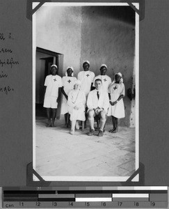 Dr. Keevill, sister Pedersen and assistants, Sikonge, Unyamwezi, Tanzania, ca.1929-1930