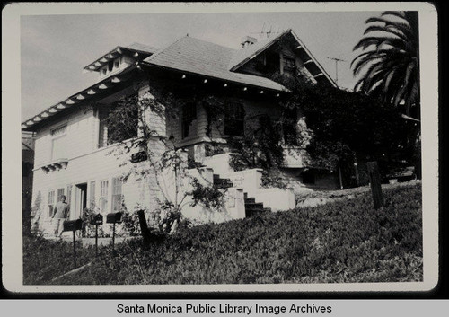 Turn-of-the-century cottage, 2931 Third Street in the Third Street Historic District, Santa Monica, Calif