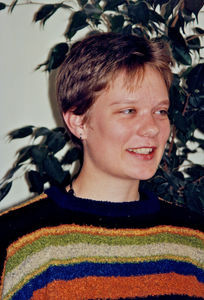 Kirsten Huus. GEÅ/Giv et år-volontør, DMS/Danmissions ’Mødestedet’ - Kirkens arbejde blandt indvandrere og flygtninge på Vesterbro i København, 1998-99