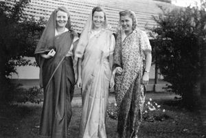 Aase Barlyng, Elise Fenger Bache and Esther Hendriksen at the language school in Bangalore1950
