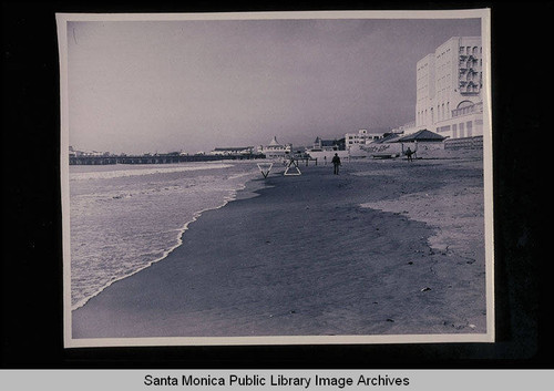 Tide studies near the Grand Hotel looking north to the Santa Monica Pier (shoreward targets on the 1921 mean high tide line) with tide 3.3 feet at 12:19 PM on January 26, 1939