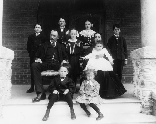 Samuel Kraemer Family, Group Portrait. [graphic]