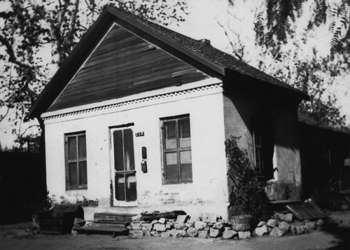 Residence in Anaheim's "Chinatown" [graphic]