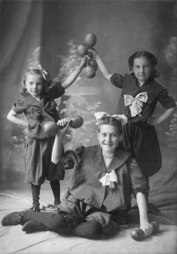 Mabel, Lucy and Elsie Ziegler at the Turnverein Club. [graphic]