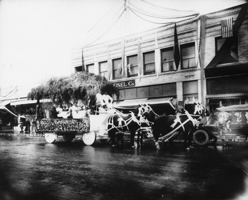 Union Brewing Company Float, Anaheim [graphic]