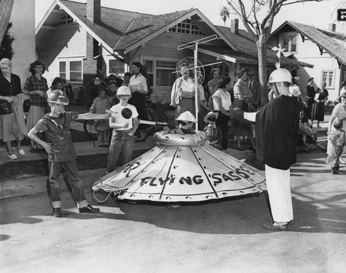 Halloween Festival, Kiddie Parade, Anaheim. [graphic]