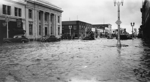 Anaheim City Hall During the 1938 Flood. [graphic]