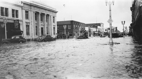 Center Street, Looking Southwest During the 1938 Flood. [graphic]