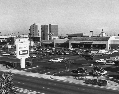 Anaheim Towne Center on Lincoln Avenue [graphic]